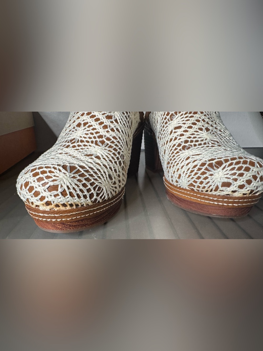 Kork-Ease White Crochet Clog Mules with Brown Trim Nora boho size 7 - Picture 9 of 12